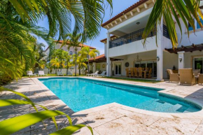 Upscale Ocean View Villa with Pool Outdoor Kitchen